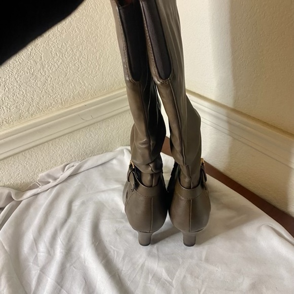 BROWN BOOTS - Picture 4 of 6